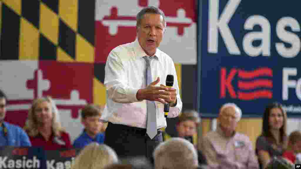 Le gouverneur de l'Ohio, John Kasich, prend la parole au cours de sa campagne à l'hôtel de ville de Thomas Farms à Rockville, 25 avril 2016.
