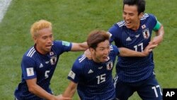 러시아 사란스크 모르도비아 아레나에서 열린 2018 국제축구연맹(FIFA) 러시아 월드컵 조별예선 H조 1차전에서 일본이 콜롬비아에 2-1로 승리한 후 일본팀이 기뻐하고 있다. 