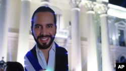 Nayib Bukele es el presidente de El Salvador desde 2019. Fue reelecto en 2024, tras la decisión de la Sala de lo Constitucional que le avaló la reelección continua. 