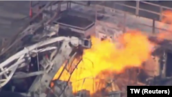 La plataforma, cerca de la pequeña ciudad de Quinton en el este de Oklahoma, explotó aproximadamente a las 8:45 a.m. (14:45 GMT), dijeron las autoridades.