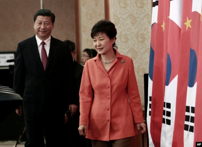 2014年7月3日,中国国家主席习近平和韩国总统朴槿惠在首尔举行记者会。