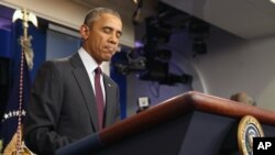 El presidente Barack Obama prometió seguir presionando por una reforma al control de armas. "Lo politizaré", dijo.