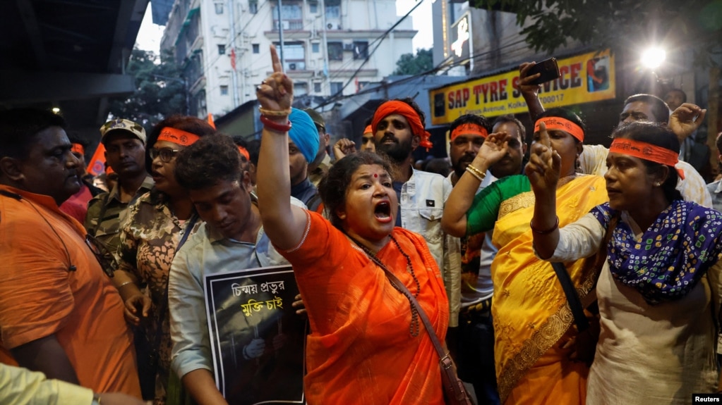 FILE - Hindu activists chant slogans demanding the release of the Bangladeshi jailed Hindu monk leader Chinmoy Krishna Das Brahmachari, during a protest to condemn his arrest, in Kolkata, India, Nov. 28, 2024. 