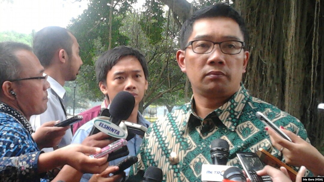 Wali Kota Bandung, Ridwan Kamil (foto: dok). Ridwan Kamil mengungkapkan pembangunan tol dalam kota dan sejenis monerel sangat penting untuk mengurangi kemacetan di Bandung.
