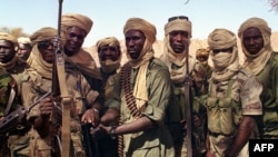 Des soldats tchadiens en patrouille dans la région du Tibesti, 28 mars 1999.