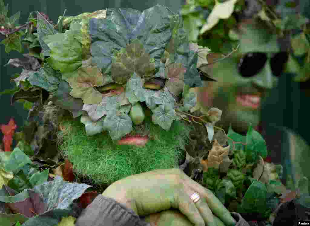 Participants attend the annual May bank holiday &quot;Jack In The Green&quot; parade and festival in Hastings, Britain.