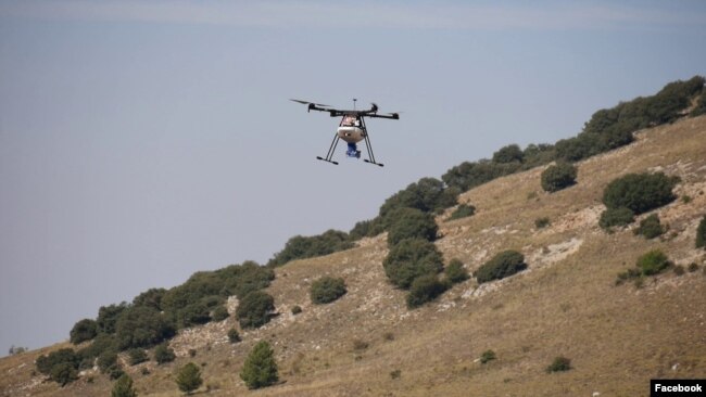 Reboisasi dengan memanfaatkan drone. (Facebook: iniciativaAlVelAl)