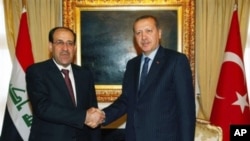 Turkish Prime Minister Recep Tayyip Erdogan, right, and Iraqi Prime Minister Nouri al-Maliki pose for cameras before a meeting in Ankara, Turkey, Thursday, 21 Oct 2010