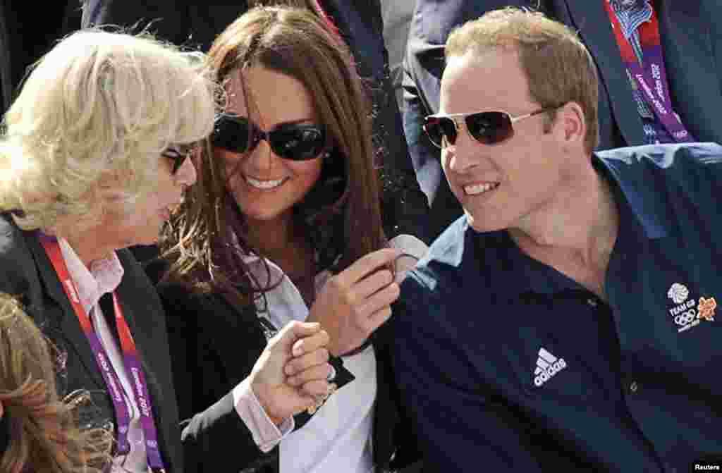 Camilla Parker Bowles, Duchess of Cornwall, Kate Middleton (C), Duchess of Cambridge, and Prince William (R) chat while they wait for Britain's hopeful Zara Phillips compete in the individual equestrian cross country event in the London 2012 Olympic Games