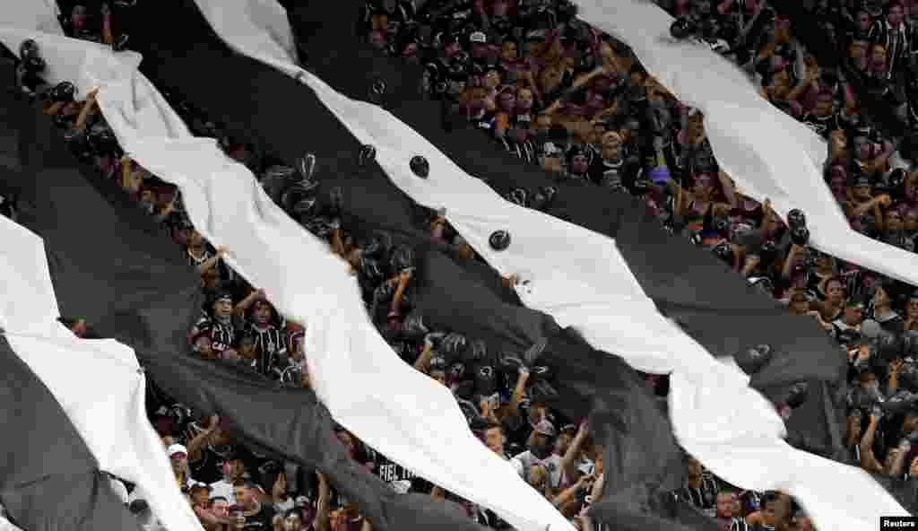 Brazil&#39;s Coritnhians soccer fans cheer their team during Copa Libertadores soccer match against Uruguay&#39;s Danubio in Sao Paulo.