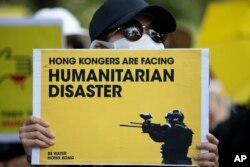 Para pengunjuk rasa pro Hong Kong di Lapangan Lafayette di depan Gedung Putih, di Washington, Minggu, 18 Agustus 2019. (Foto: AP)