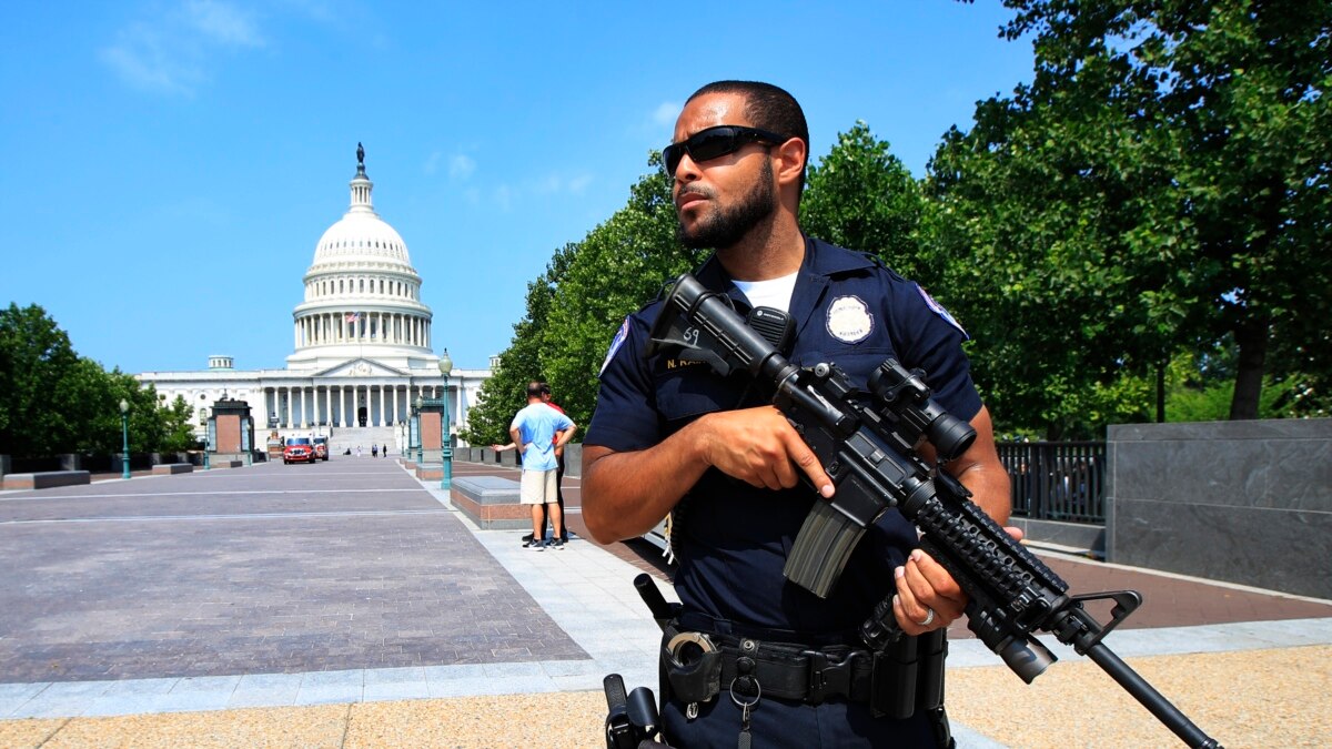 Security detail. Officer с оружием. Police Gun. Полицейский в США стиль. The policeman Guns.