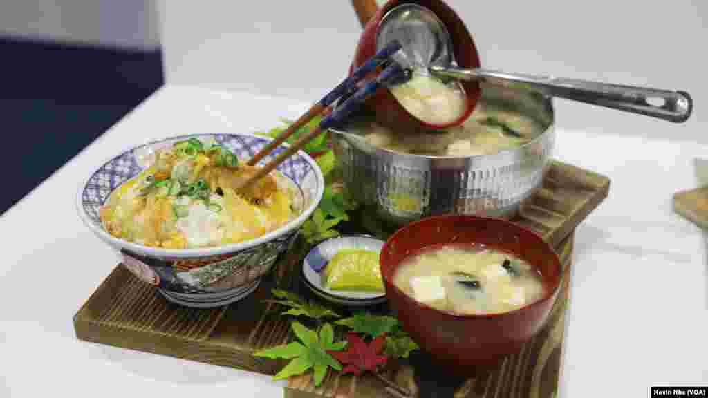 حاشیه های اجلاس سران گروه ۲۰ در ژاپن | محل غذاخوری در نزدیکی محل استقرار خبرنگارها در جریان اجلاس سران گروه ۲۰