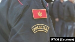 Arhiva - Oznake na ramenu pripadnika policije Crne Gore (Foto: RTCG)