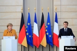 French President Emmanuel Macron and German Chancellor Angela Merkel attend a joint news conference at the Elysee Palace in Paris, France, Feb. 27, 2019.