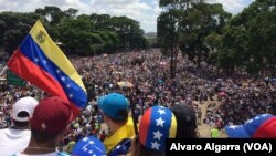 اعتراضات مردمی در ونزوئلا علیه نیکلاس مادورو،‌ دیکتاتور این کشور (عکس آرشیوی از سال ۱۳۹۶)