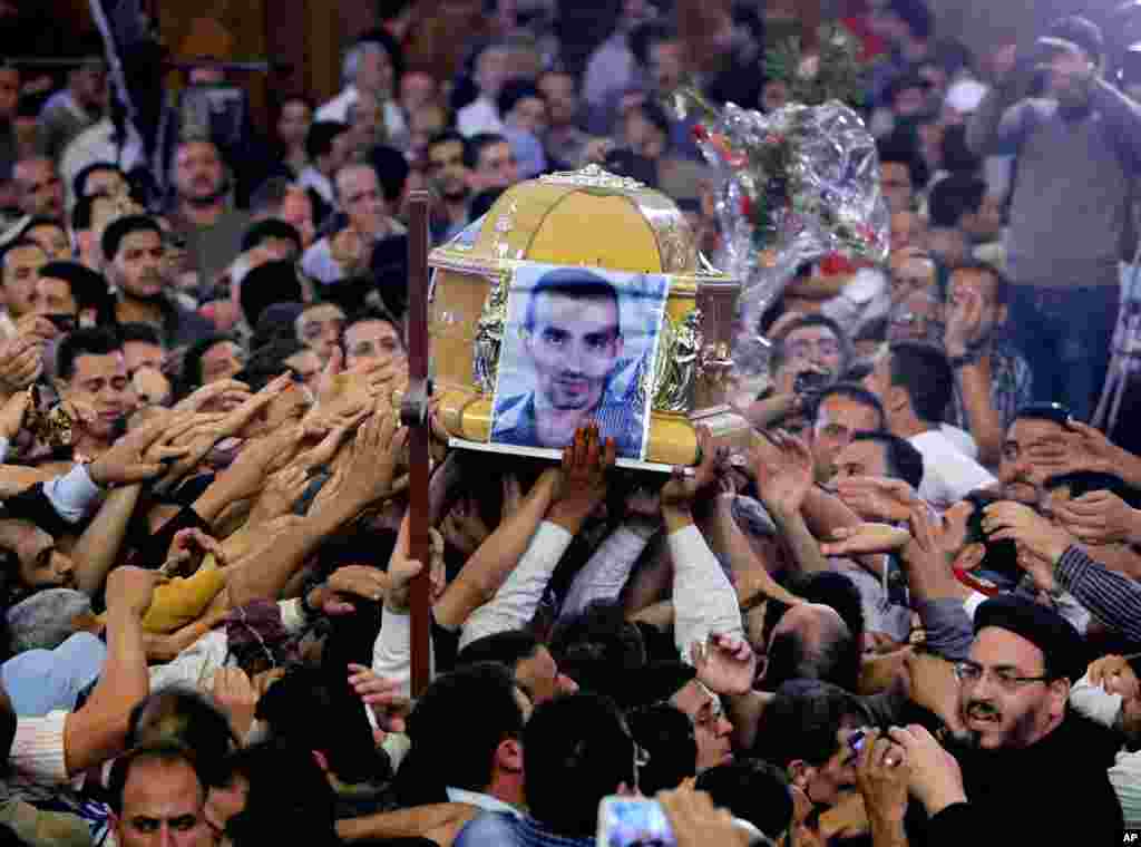 Egyptian Christians carry the coffin of Morqos Kamal, at the Saint Mark Coptic cathedral in Cairo, Egypt, April 7, 2013. 