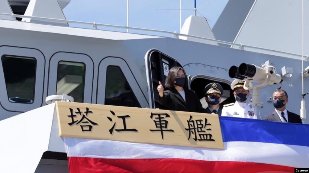 台湾总统蔡英文2021年9月9日在苏澳海军基地主持塔江舰成軍及快速布雷艇交艇仪式。（台湾国防部网站）(photo:VOA)