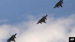 A trio of F-15 jets fly over Arlington, Virginia near the Pentagon, June 17, 2011 (file photo).