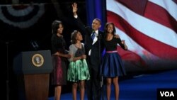 میشل اوباما در شب پیروزی شوهرش باراک اوباما در انتخابات ریاست جمهوری ۲۰۱۲ لباس کهنه پوشیده بود