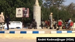 La police a quadrillé la ville pour empêcher une manifestation à N'Djamena, le 25 janvier 2018. (VOA/André Kodmadjingar)