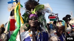 Supporters of South Sudan President Salva Kiir at a rally in Melut County, Upper Nile state, November 20, 2012. (H. McNeish/VOA)