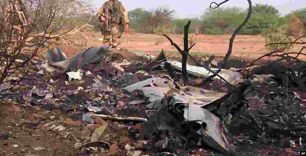 This photo provided by the French army shows soldiers at the site of the Air Algerie plane crash in Mali, July 25, 2014.