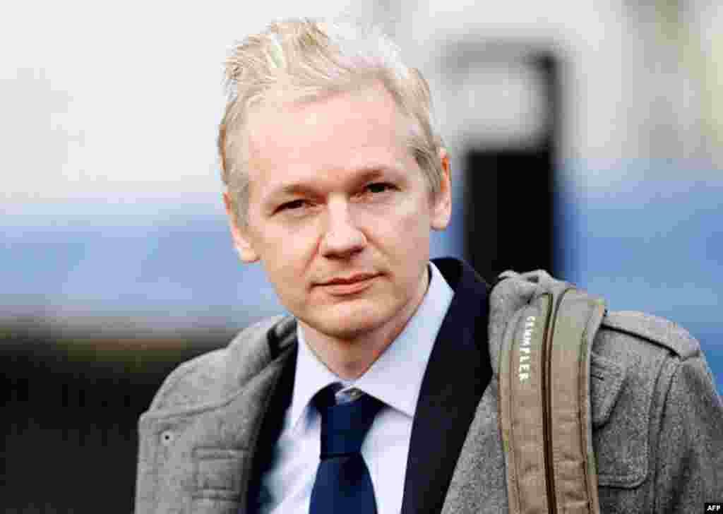 11 Ocak: WikiLeaks’in kurucusu Julian Assange’ın, Londra’daki adliye binasına geldiği sırada çekilen fotoğrafı. Avukatları, Assange’ın tecavüzle suçlandığı İsveç’e iadesini önlemeye çalışıyor. Andrew Winning/Reuters
