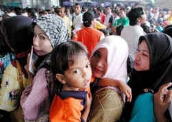 Para tenaga kerja wanita (TKW) Indonesia berada di KBRI Kuala Lumpur saat menunggu dipulangkan dari Malaysia (foto: dok.).