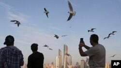 Abou Dhabi.