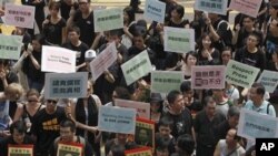 Hundreds of Hong Kong journalists, lawmakers and residents march to China's liaison office in Hong Kong protest the alleged police beatings of three reporters covering recent unrest in western China and demanded a government investigation (File Photo).