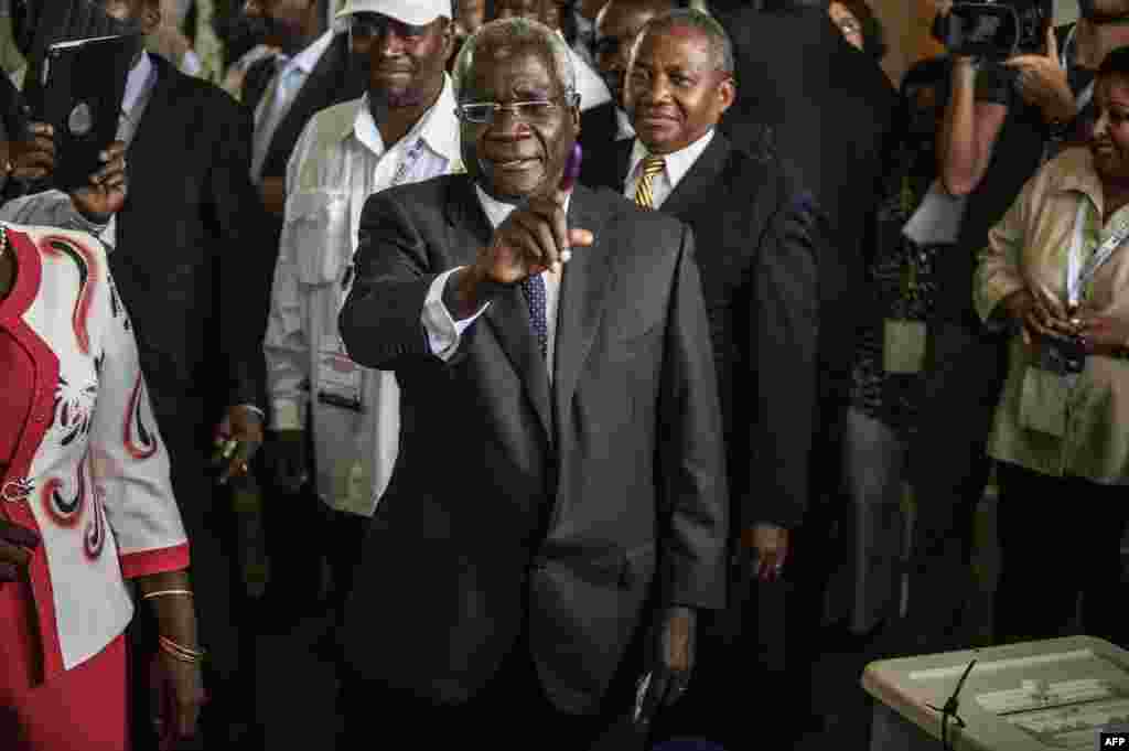 Afonso Dhlakama, a former Renamo rebel chief turned opposition leader who is seeking the Mozambican presidency for the fifth time, shows his ink-stained finger after casting his ballot at a polling station in Maputo.