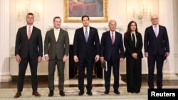 2026년 4월 14일, 워싱턴 국무부에서 이스라엘의 라이터 대사와 레바논의 모아와드 대사를 만나는 마르코 루비오 국무장관. (사진 왼쪽에서 3번 째)
