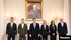 مارکو روبیو وزیر خارجه آمریکا به همراه سفیران اسرائیل و لبنان در وزارت‌خارجه آمریکا، سه‌شنبه ۲۵ فروردین ۱۴۰۴
