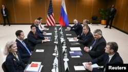 2026년 7월 23일 메트로 마닐라 파사이에서 열린 동남아시아국가연합(ASEAN·아세안) 외교장관회의 를 계기로 마코 루비오 미국 국무장관과(사진 왼쪽 가운데) 세르게이 라브로프 러시아 외무장관이 회담에 참석하고 있다.