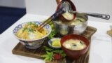 حاشیه های اجلاس سران گروه ۲۰ در ژاپن |&nbsp;​محل غذاخوری در نزدیکی محل استقرار خبرنگارها در جریان اجلاس سران گروه ۲۰