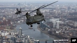 英国皇家空军的奇努克直升机(资料照)