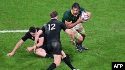 Springboks lock Eben Etzebeth runs with the ball as he is marked by New Zealand's Jordie Barrett during the France 2023 Rugby World Cup Final at the Stade de France on October 28, 2023.