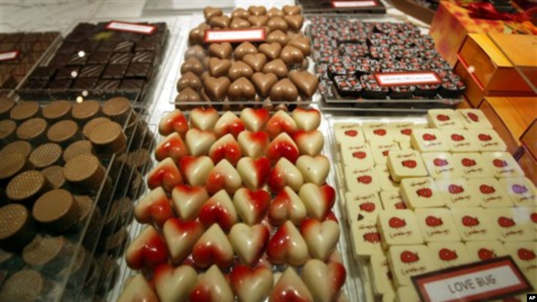 Hari Kasih Sayang atau Valentine’s Day di Amerika biasanya diperingati dengan memberi bunga, permen coklat dan menikmati makan malam yang romantis (foto: Dok).