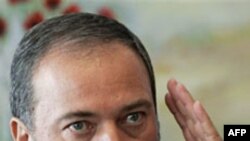 ისრაელის საგარეო საქმეთა მინისტრი განცხადებას აეკეთებს