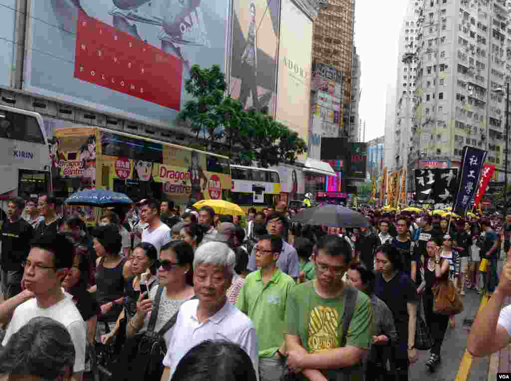 香港泛民多个政党和团体周六声援铜锣湾书店店长林荣基（美国之音海彦拍摄）