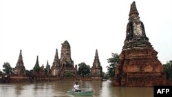 Nước lụt dâng lên ở khu Ðền Wat Chai Watthanaram ở Ayutthaya, trung phần Thái Lan