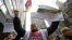 El edificio de la sede consular está localizado en el 7 Este de la calle 51 en Manhattan y se convirtió en uno de los puntos de protesta contra el gobierno del presidente venezolano, Nicolás Maduro.&nbsp;