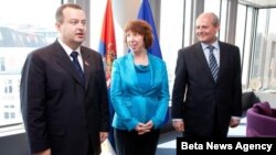 Premijer Srbije Ivica Dačić, visoka predstavnica Evropske unije Ketrin Ešton i šef srpske diplomatije Ivan Mrkić tokom jedne od ranijih poseta srpske delegacije Briselu