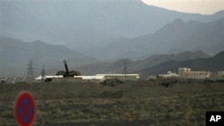 Anti-aircraft gun near Iran's nuclear-enrichment facility in Natanz, Sept. 2007 (file photo).