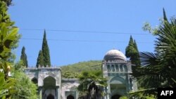Дом в Гаграх. Абхазия (архивное фото)