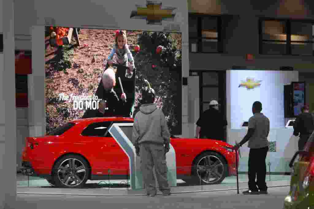 Autos para todos los gustos es parte del secreto del éxito de la Feria del Automóvil de Washington, 2012.