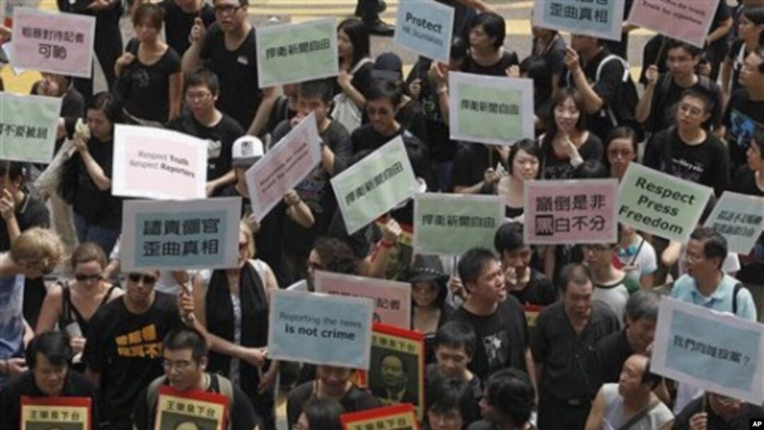 Hundreds of Hong Kong journalists, lawmakers and residents march to China's liaison office in Hong Kong protest the alleged police beatings of three reporters covering recent unrest in western China and demanded a government investigation (File Photo).