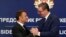 Predsednik Francuske Emanuel Makron i predsednik Srbije Aleksandar Vučić u Beogradu (AP Photo/Darko Vojinovic)
