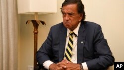 Bill Richardson dalam wawancara dengan Associated Press. Richardson mundur dari sebuah dewan penasihat yang memberikan masukan kepada Myanmar untuk mengatasi masalah Rohingya, Rabu 24 Januari 2018, di Yangon, Myanmar.